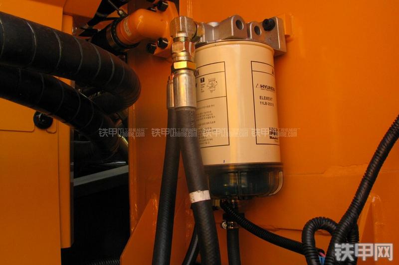 现代R275LC-9T挖掘机局部