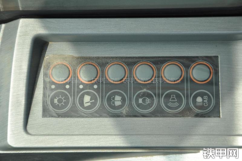 现代R305LC-9T挖掘机局部