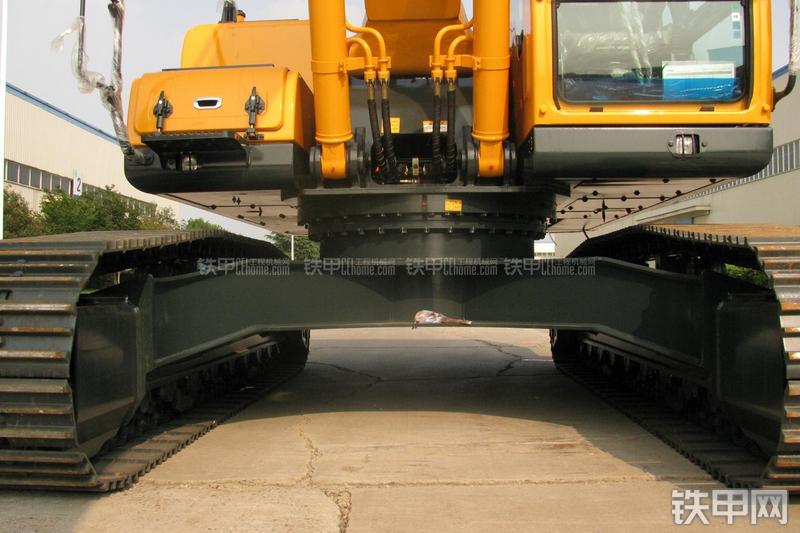 现代R275LC-9T挖掘机局部