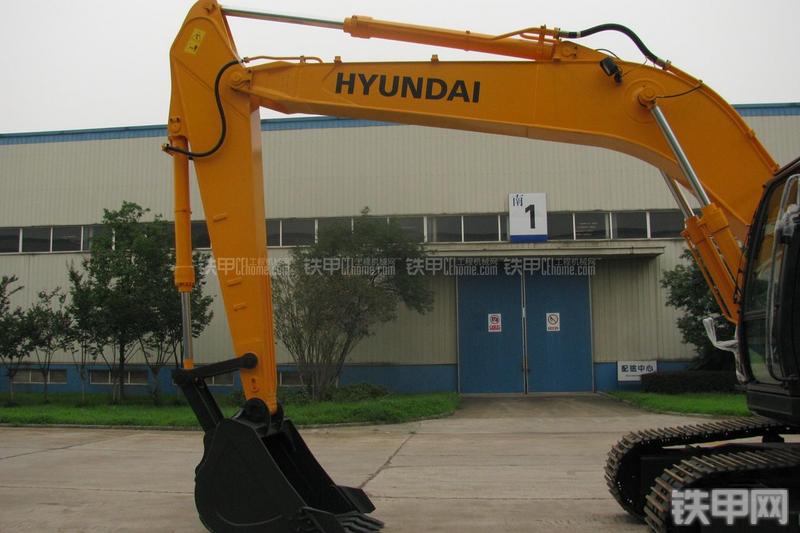 现代R215-7挖掘机局部