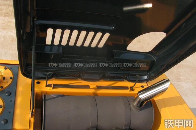 现代R275LC-9T挖掘机局部