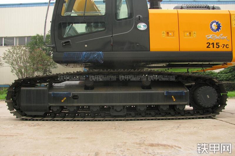 现代R215-7C挖掘机局部
