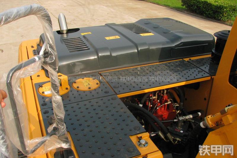 现代R275LC-9T挖掘机局部