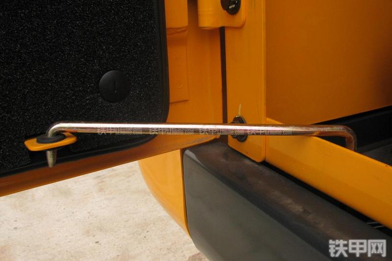 现代R215-7挖掘机局部