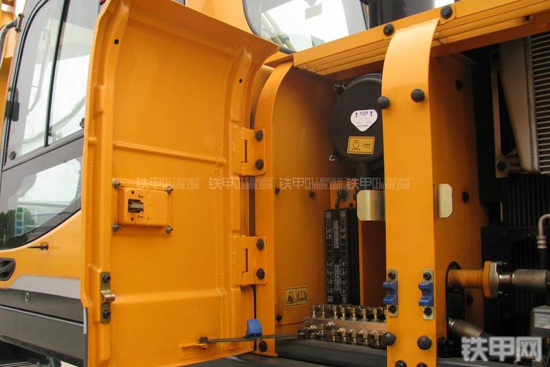 现代R225LC-9T挖掘机局部