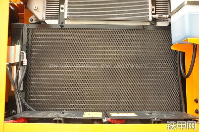 现代R225LC-7挖掘机局部