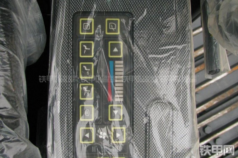 现代R215-7C挖掘机局部