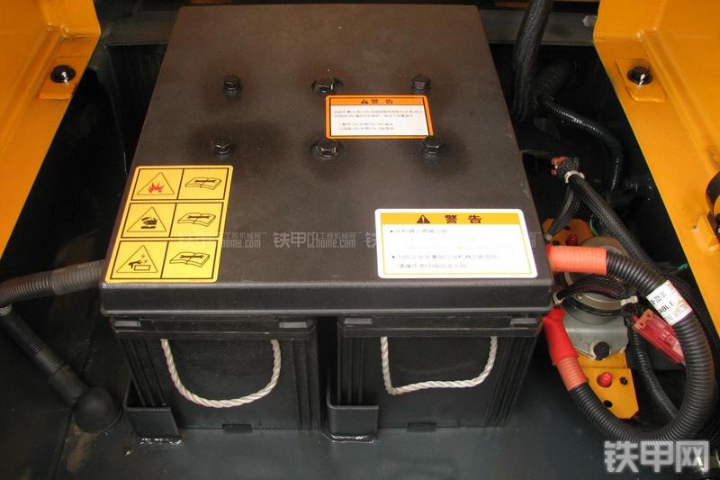 现代R225LC-9T挖掘机局部