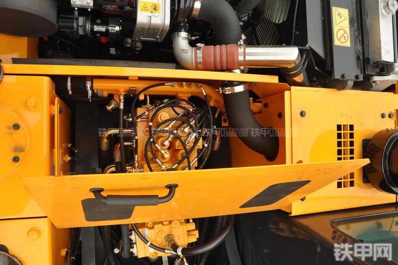 现代R225LC-7挖掘机局部