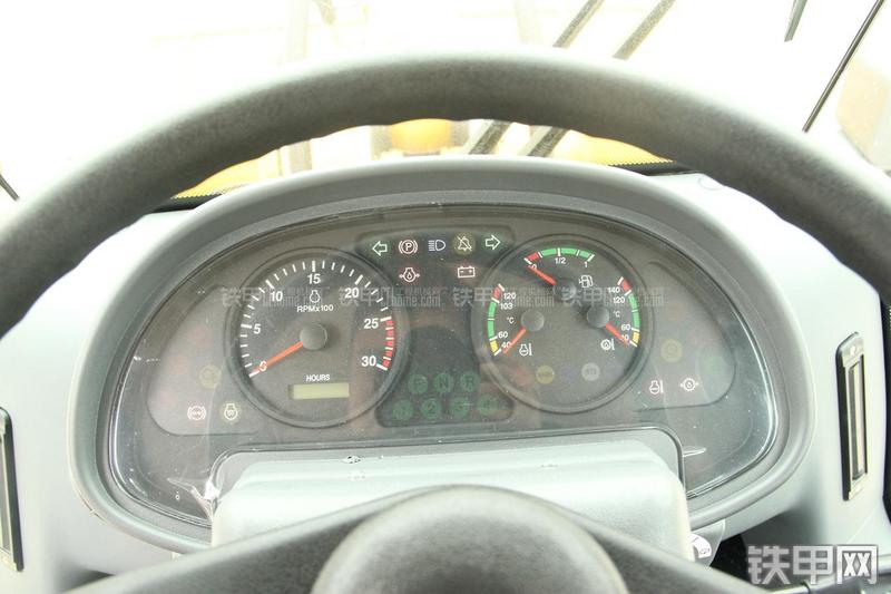 山东临工LG956V装载机局部