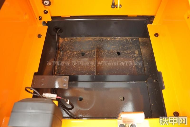 现代R225LC-7挖掘机局部