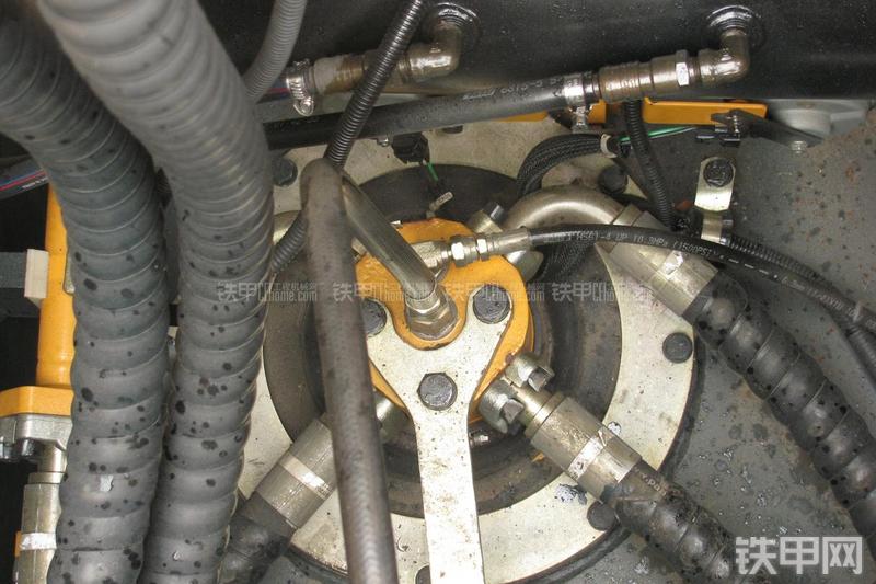 现代R225LC-9T挖掘机局部