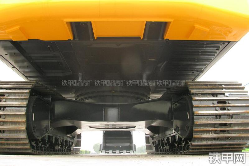 现代R215-7C挖掘机局部