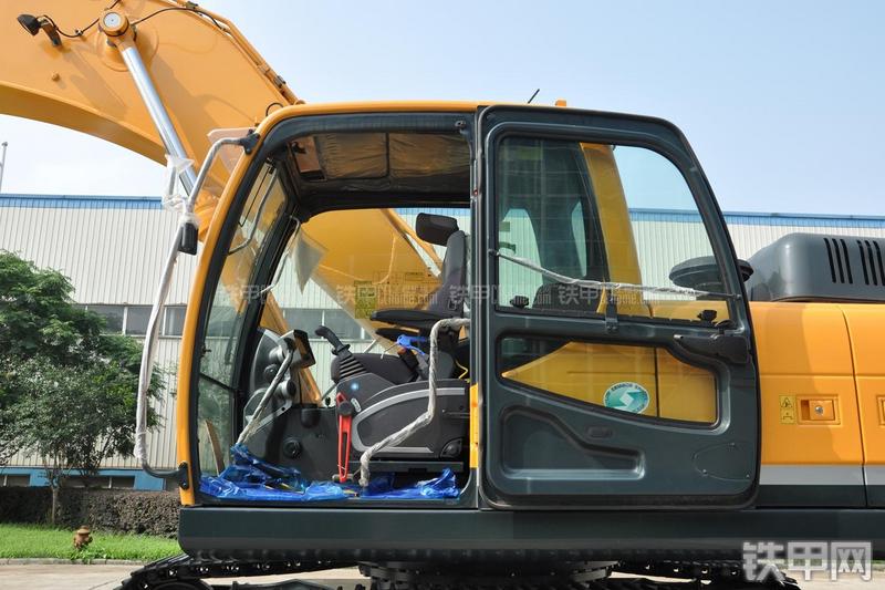 现代R225LC-9T挖掘机局部