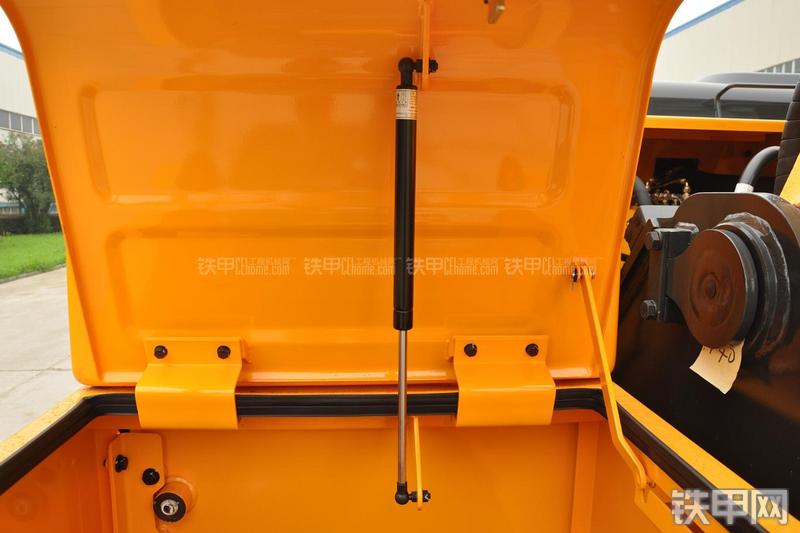 现代R225LC-7挖掘机局部