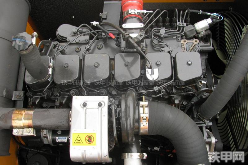 现代R215-7C挖掘机局部