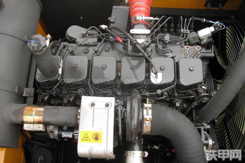 现代R215-7C挖掘机局部