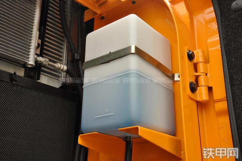 现代R225LC-7挖掘机局部