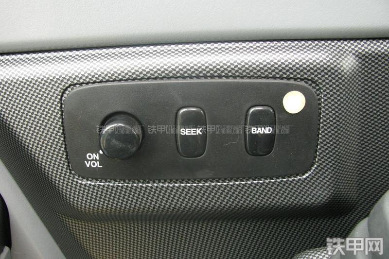 现代R215-7C挖掘机局部