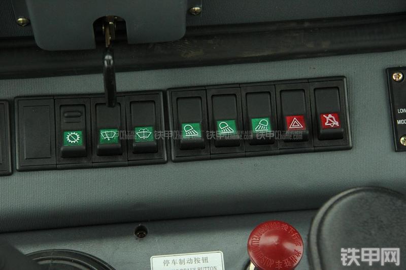 山东临工LG956V装载机局部