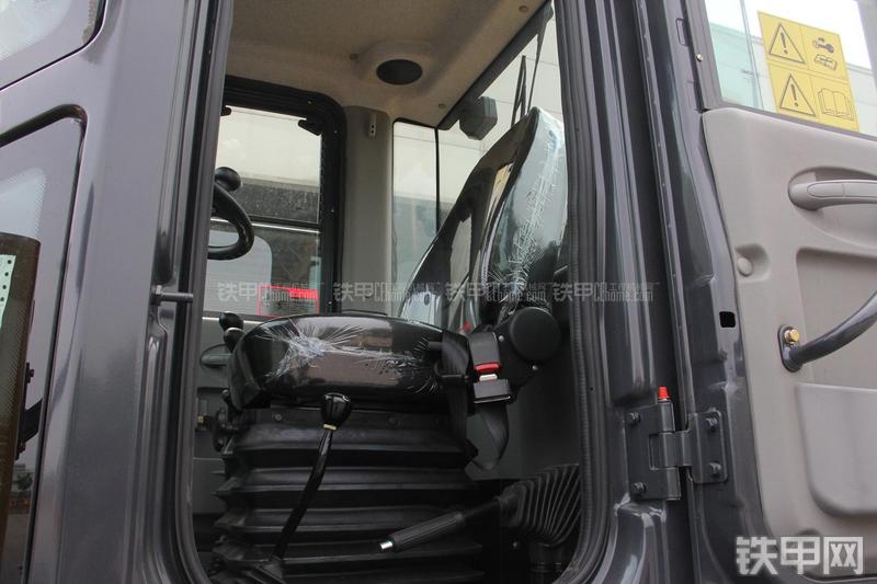 徐工LW300FN装载机局部