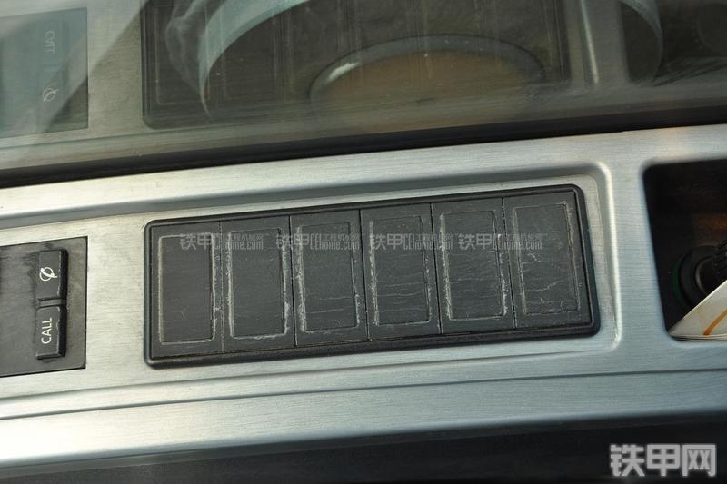 现代R335LC-9T挖掘机局部