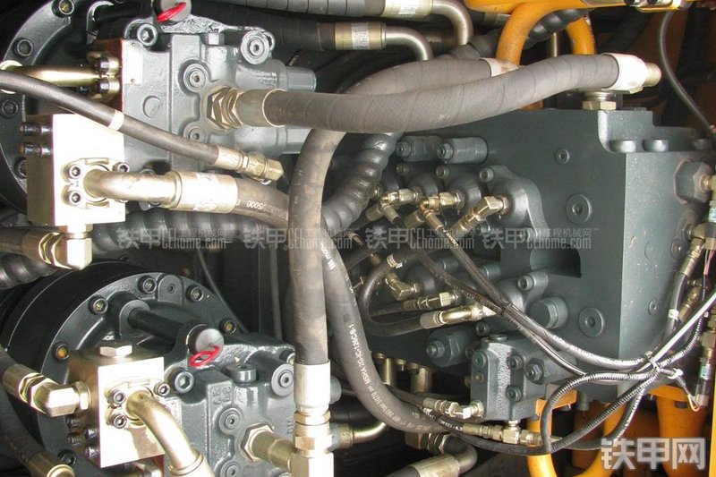 现代R485LC-9T挖掘机局部