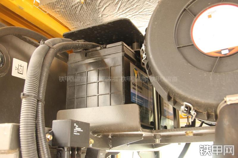 山东临工LG9190平地机局部