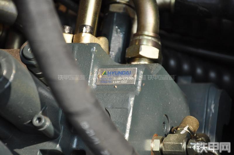 现代R305LC-9T挖掘机局部