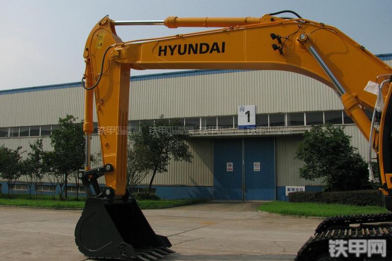 现代R335LC-9T挖掘机局部