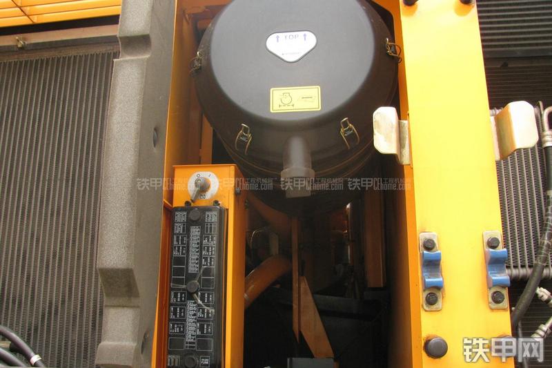 现代R485LC-9T挖掘机局部