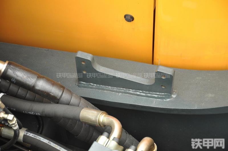 现代R385LC-9T挖掘机局部