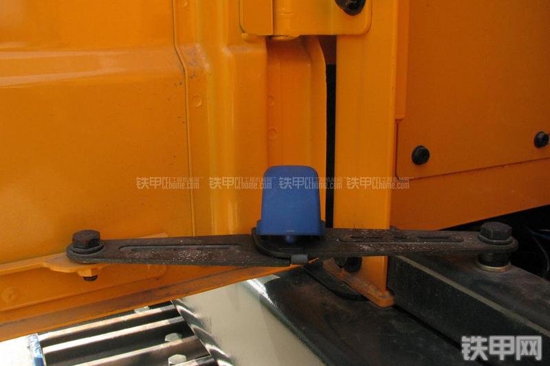 现代R335LC-9T挖掘机局部