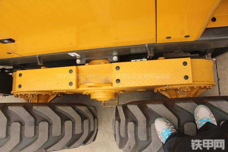 山东临工LG9190平地机局部