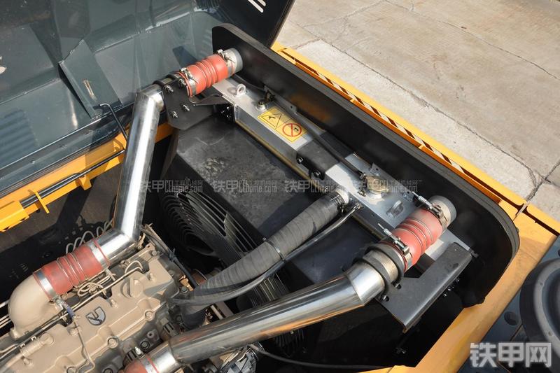 现代R305LC-9T挖掘机局部