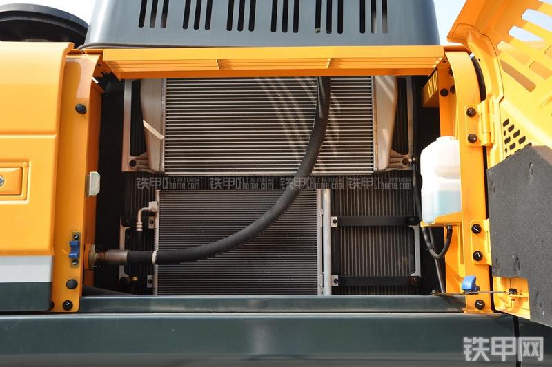 现代R305LC-9T挖掘机局部