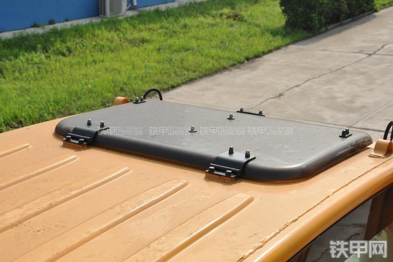 现代R305LC-9T挖掘机局部