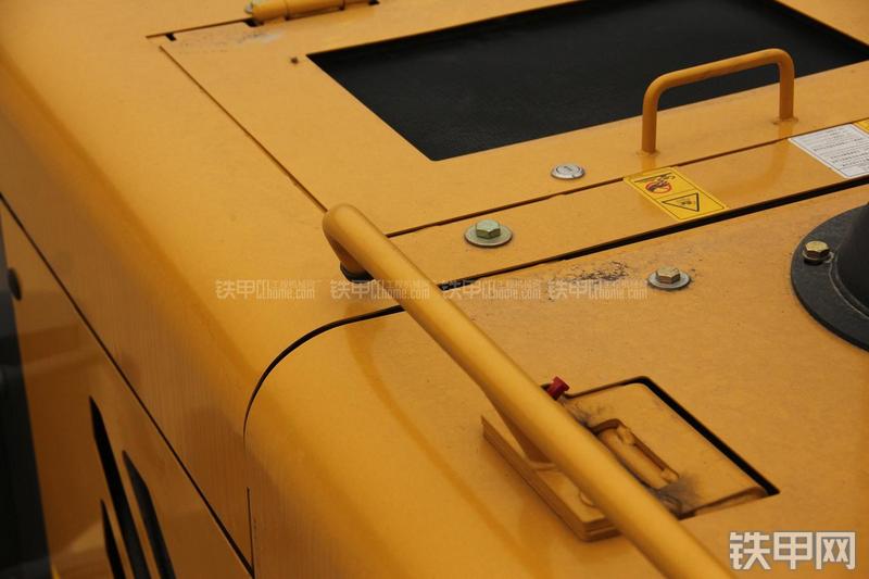 山东临工LG9190平地机局部