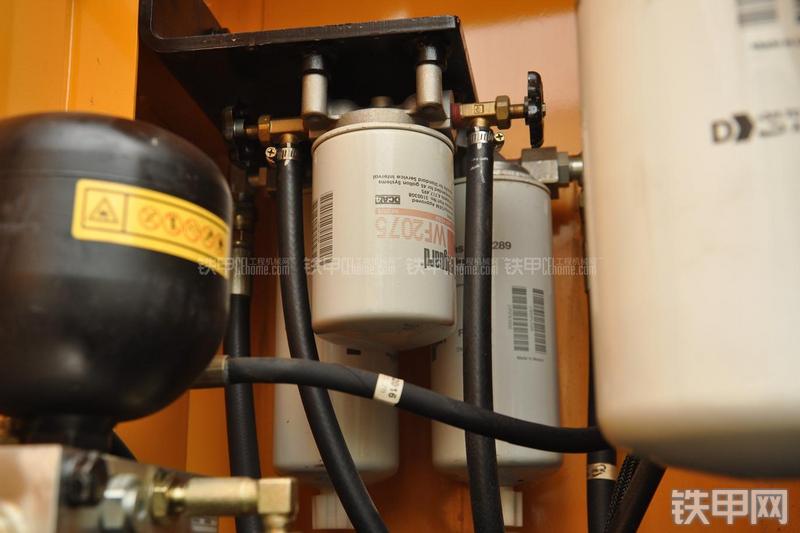 现代R385LC-9T挖掘机局部