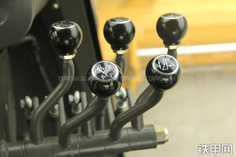 山东临工LG9190平地机局部