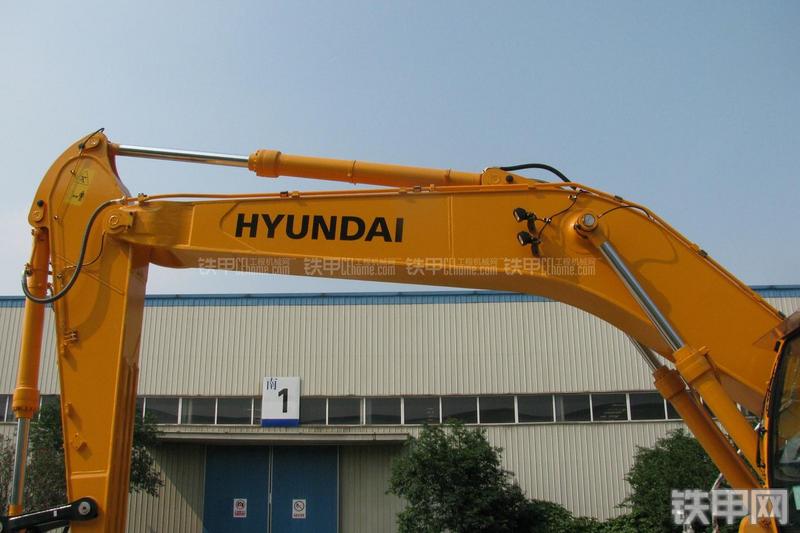 现代R335LC-9T挖掘机局部