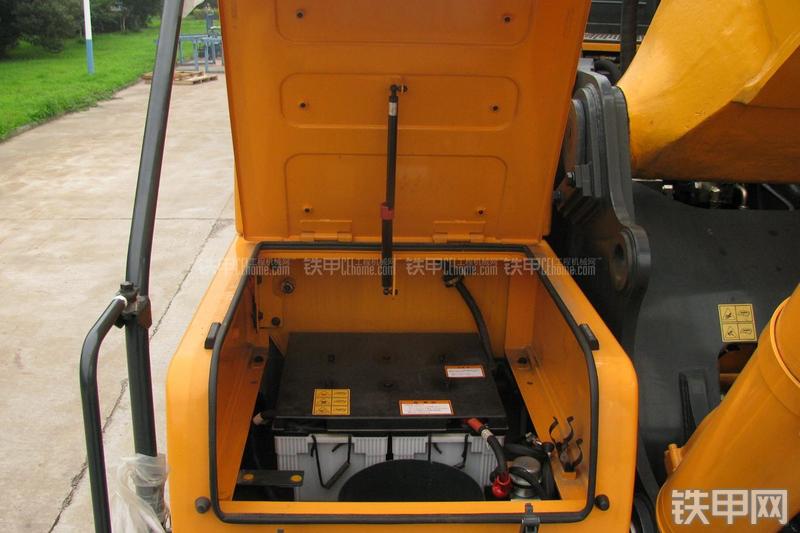 现代R485LC-9T挖掘机局部