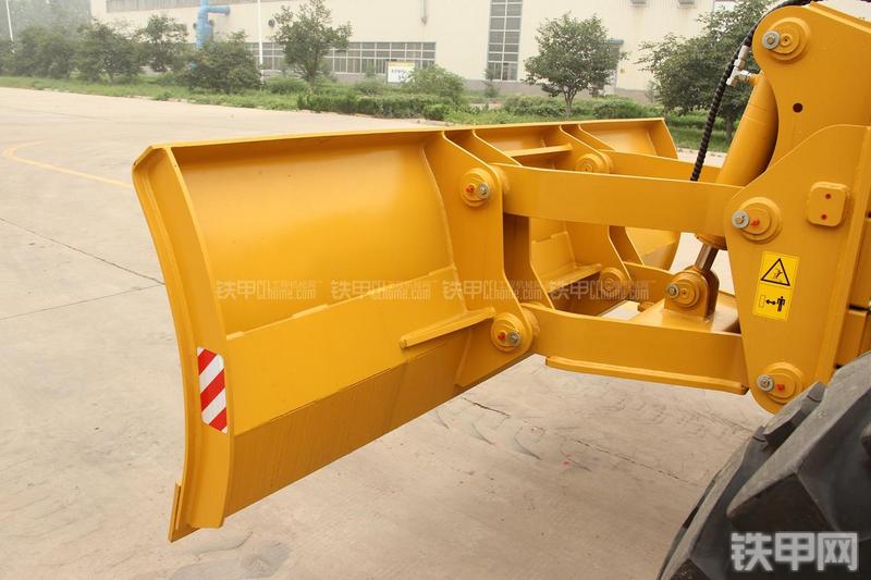 山东临工LG9190平地机局部