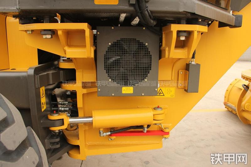 山东临工LG9190平地机局部