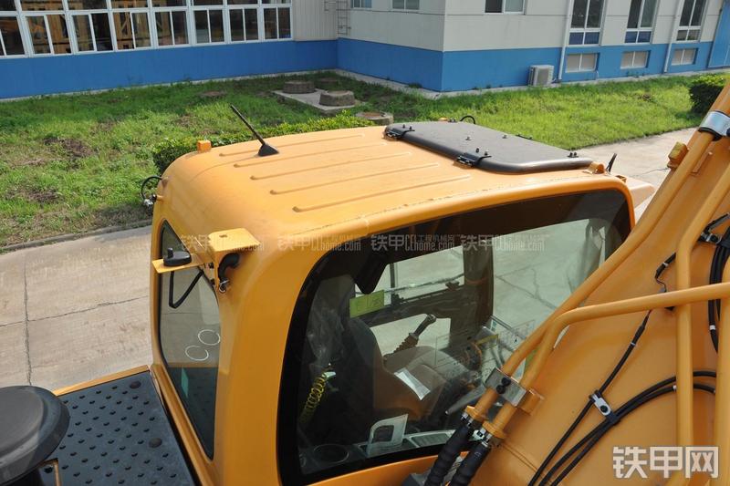 现代R305LC-9T挖掘机局部