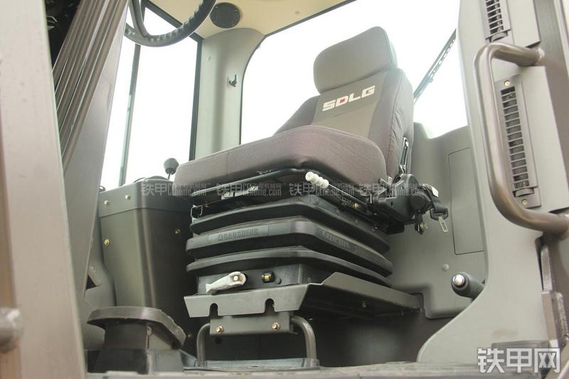 山东临工LG9190平地机局部