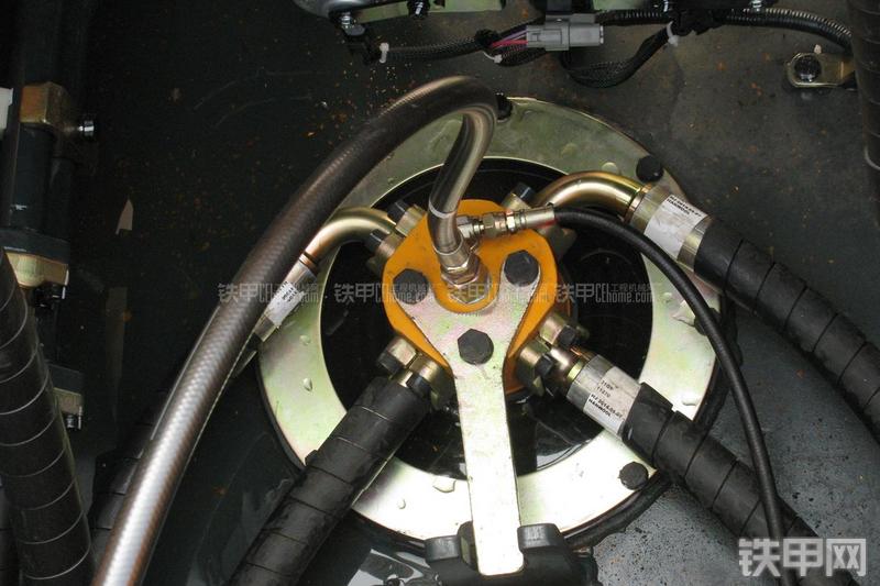 现代R335LC-9T挖掘机局部