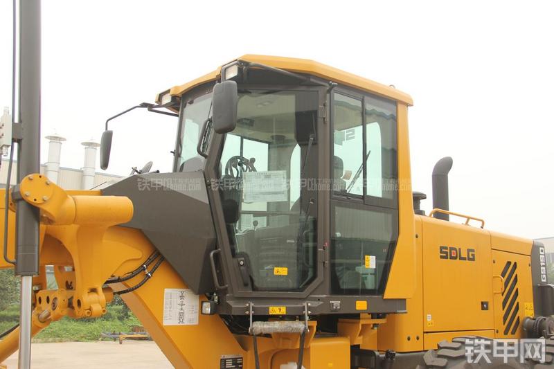 山东临工LG9190平地机局部