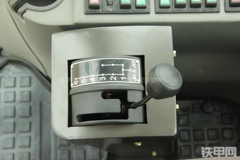 山东临工LG9190平地机局部