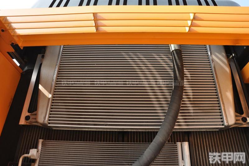 现代R305LC-9T挖掘机局部